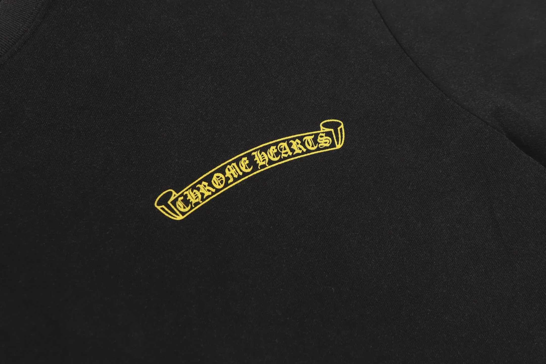 🅿️180 Chrome hearte/Chrome heart ch 25ss early spring new Sanskrit logo washed T-shirt short sleeves. A must-have item for daily commuting for men and women in light luxury. The correct version is welcome to compare. Detailed features ·280g 100% cotton double yarn jersey fabric ·Special thickened 32 pieces of double-strand 1x1 thread in the same vat ·Double-needle cross-stitch technology ·Original main mark washed hangtag COLOUR: Washed black SIZE：xs-l